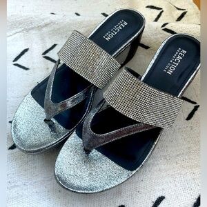 NWOT Reaction Kenneth Cole Pepe’s Jeweled Thong 2.5‎ “ Wedge in Silver Shine 9.5
